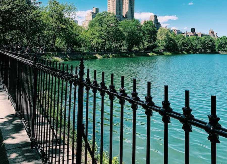 9 Essential Tips for Hiring a Fence Contractor in Trumbull, CT