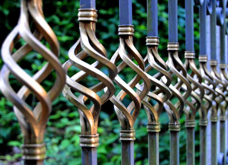 Installing Vinyl Fence? Follow These 7 Expert Tips From the Leading Fence Contractor in Trumbull, CT
