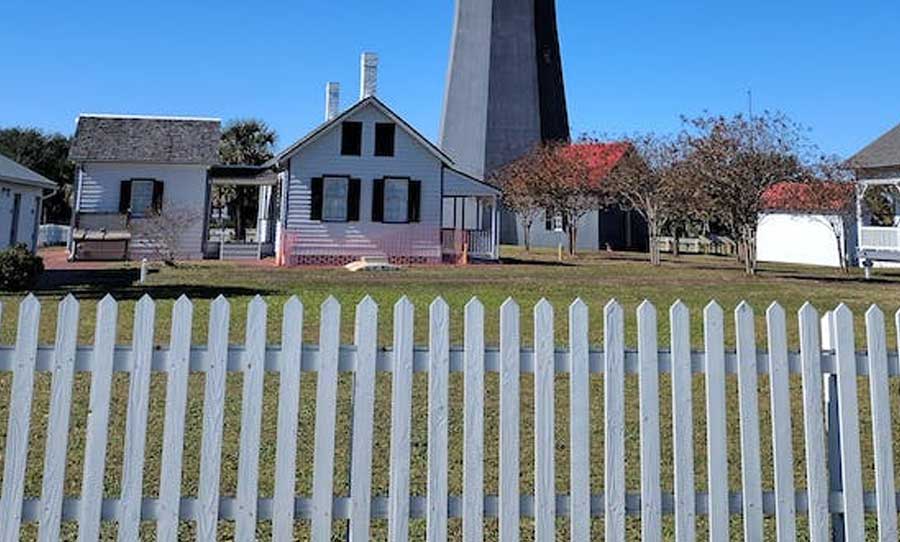 Why You Should Work with the Leading Fence Contractor in Trumbull, CT