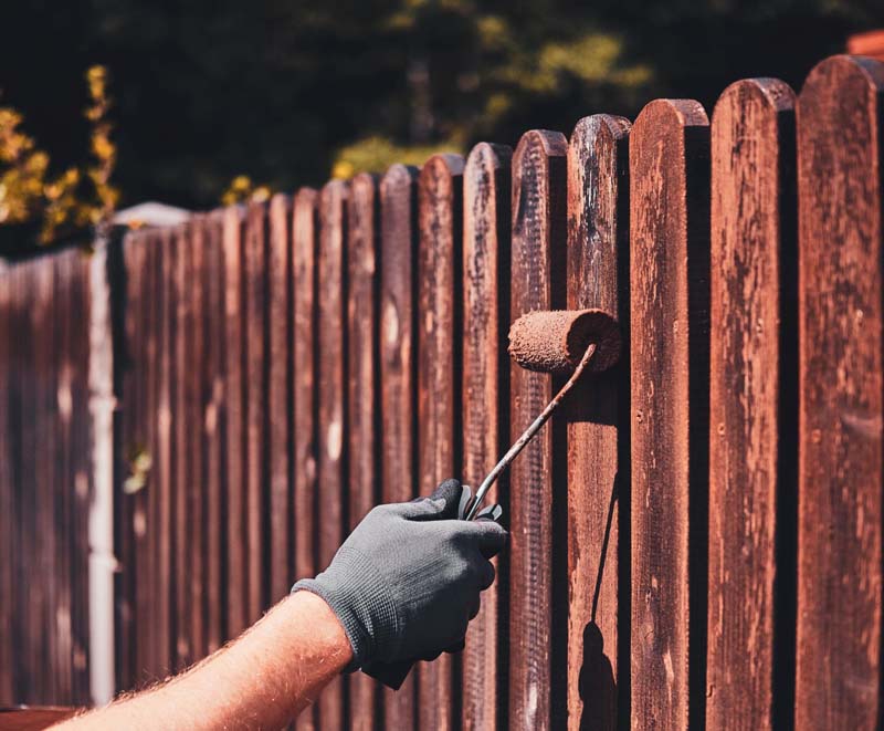 Expert Fence Contractor in Trumbull, CT, Reveals 5 Crucial Mistakes When Fixing Damaged Fence